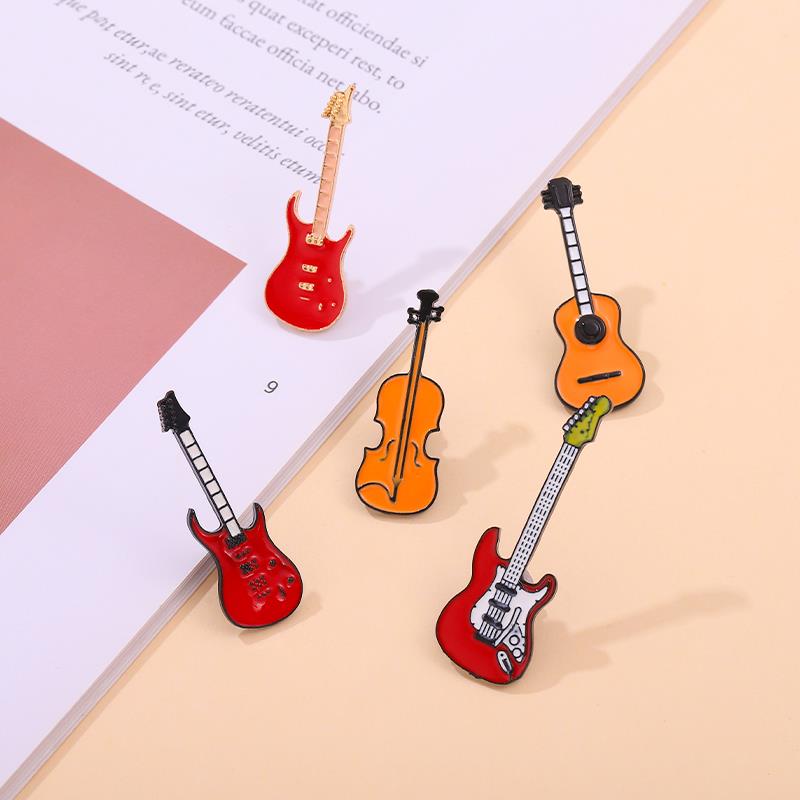 Pins Custom Bass Guitar Brooch - Musical Instrument Symbols recension och pris